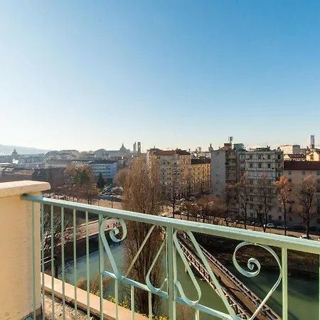 Panoramic Terrace & Mole's View Cosy Flat Apartment